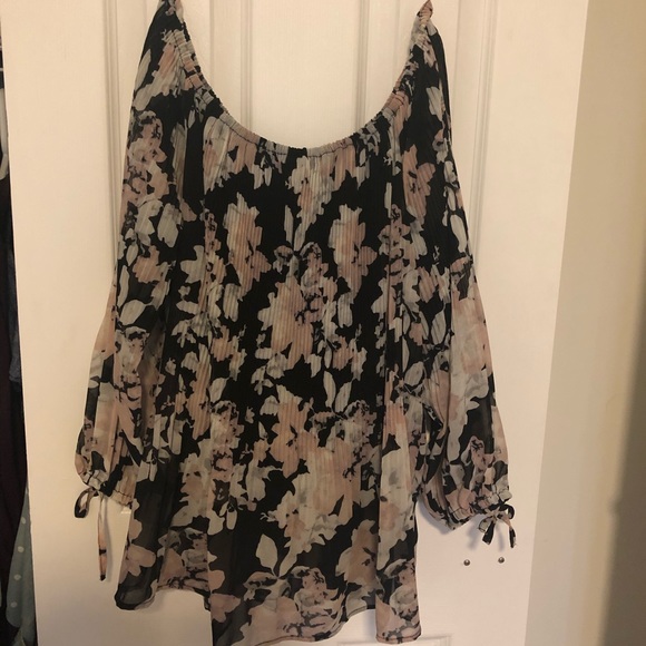 Off shoulder blouse - Picture 2 of 7